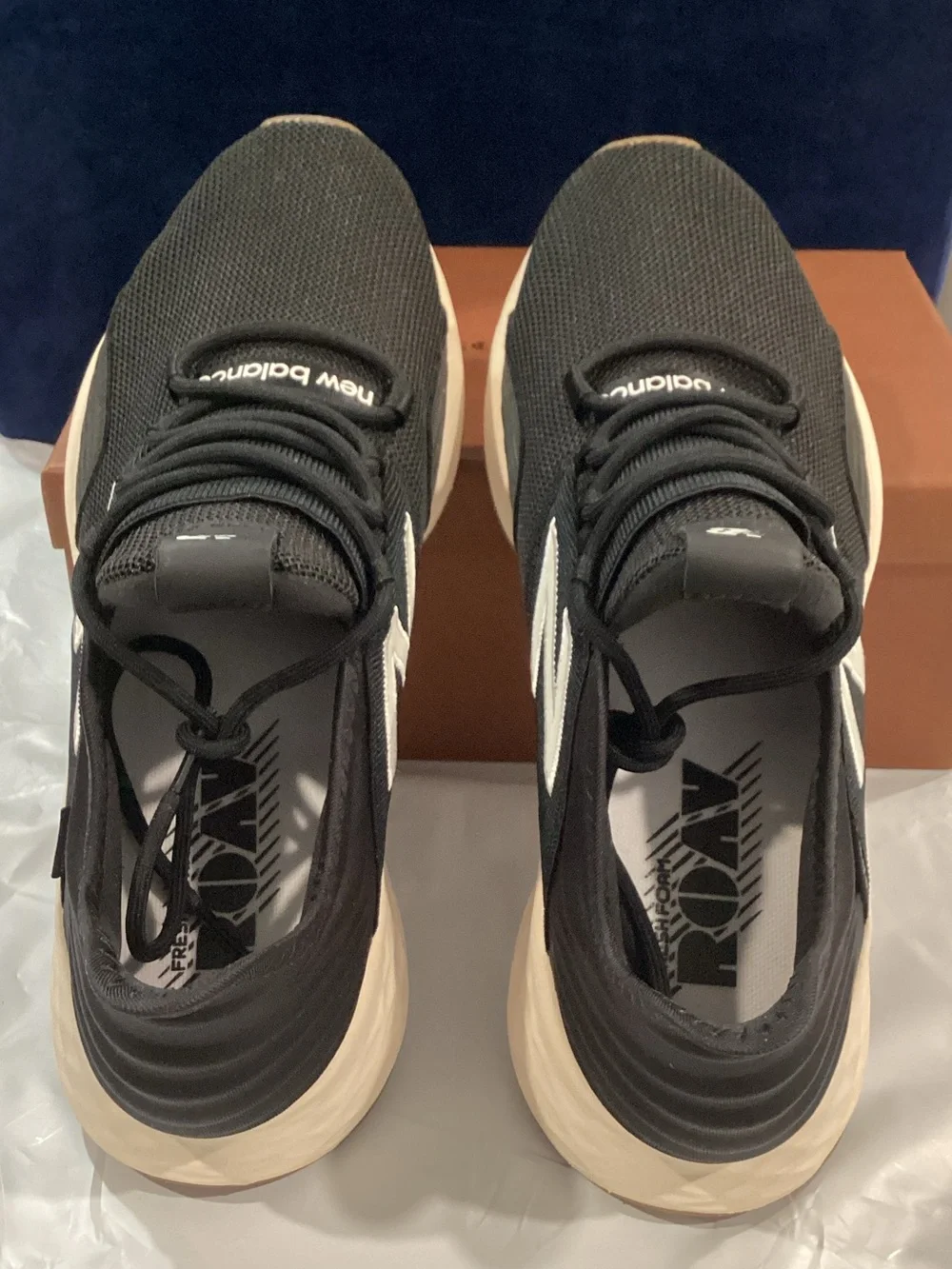New Balance Fresh Foam Roav Women’s 9.5 Black Running Sneakers NWOB